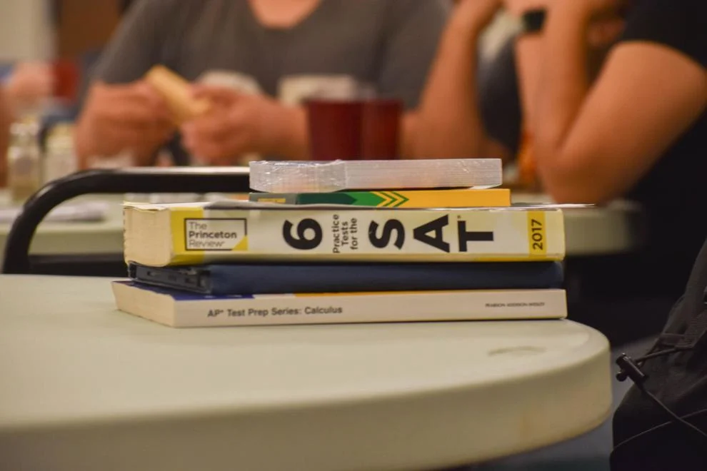 U-Lead ofrece mentoria y becas mientras los estudiantes inmigrantes enfrentan barreras crecientes